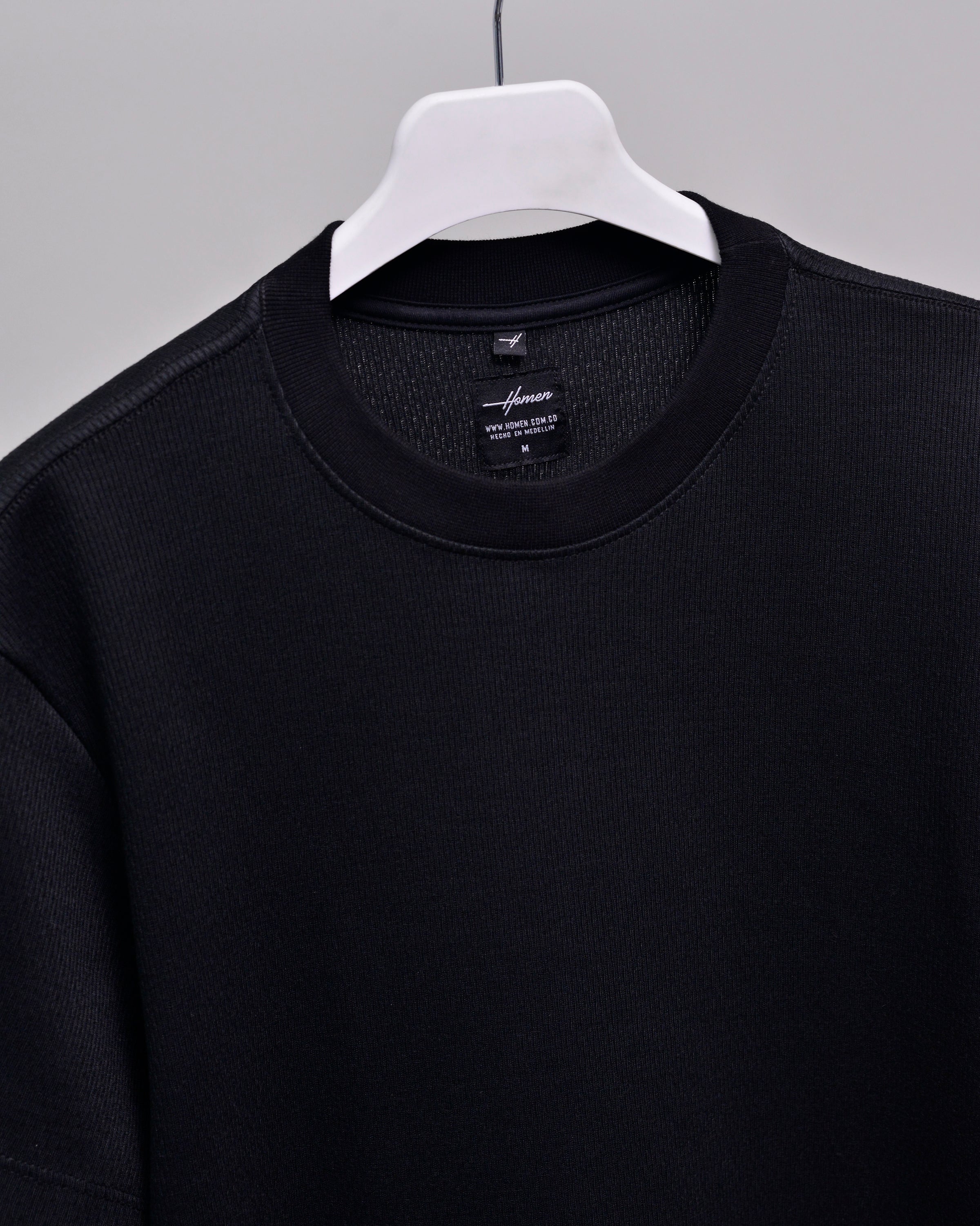 CAMISETA REGULAR FIT TEXTURIZADA NEGRO