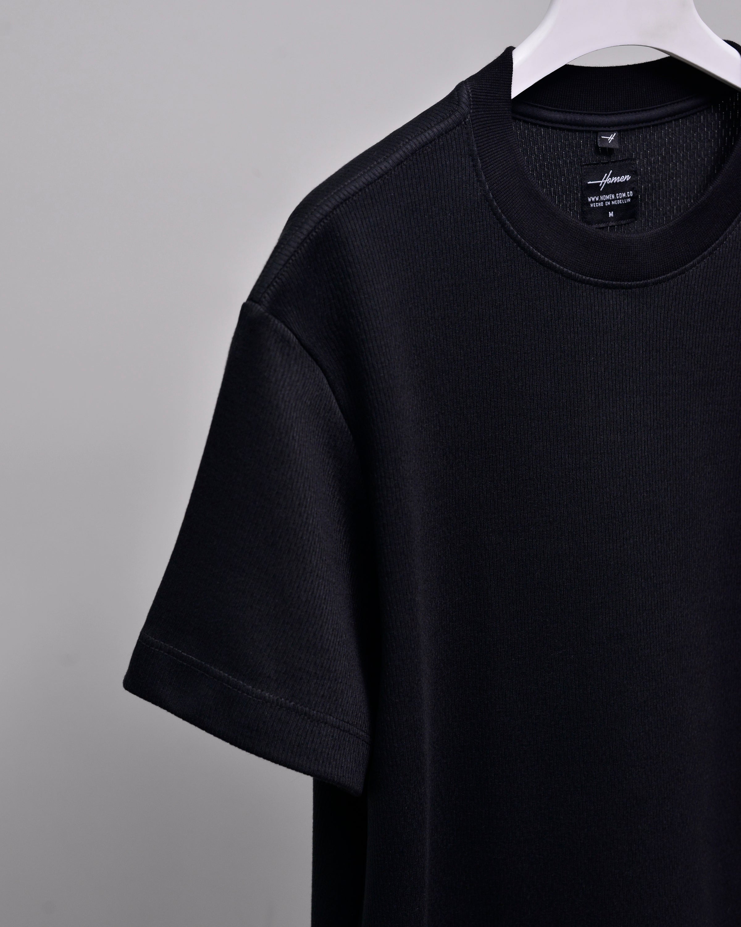 CAMISETA REGULAR FIT TEXTURIZADA NEGRO