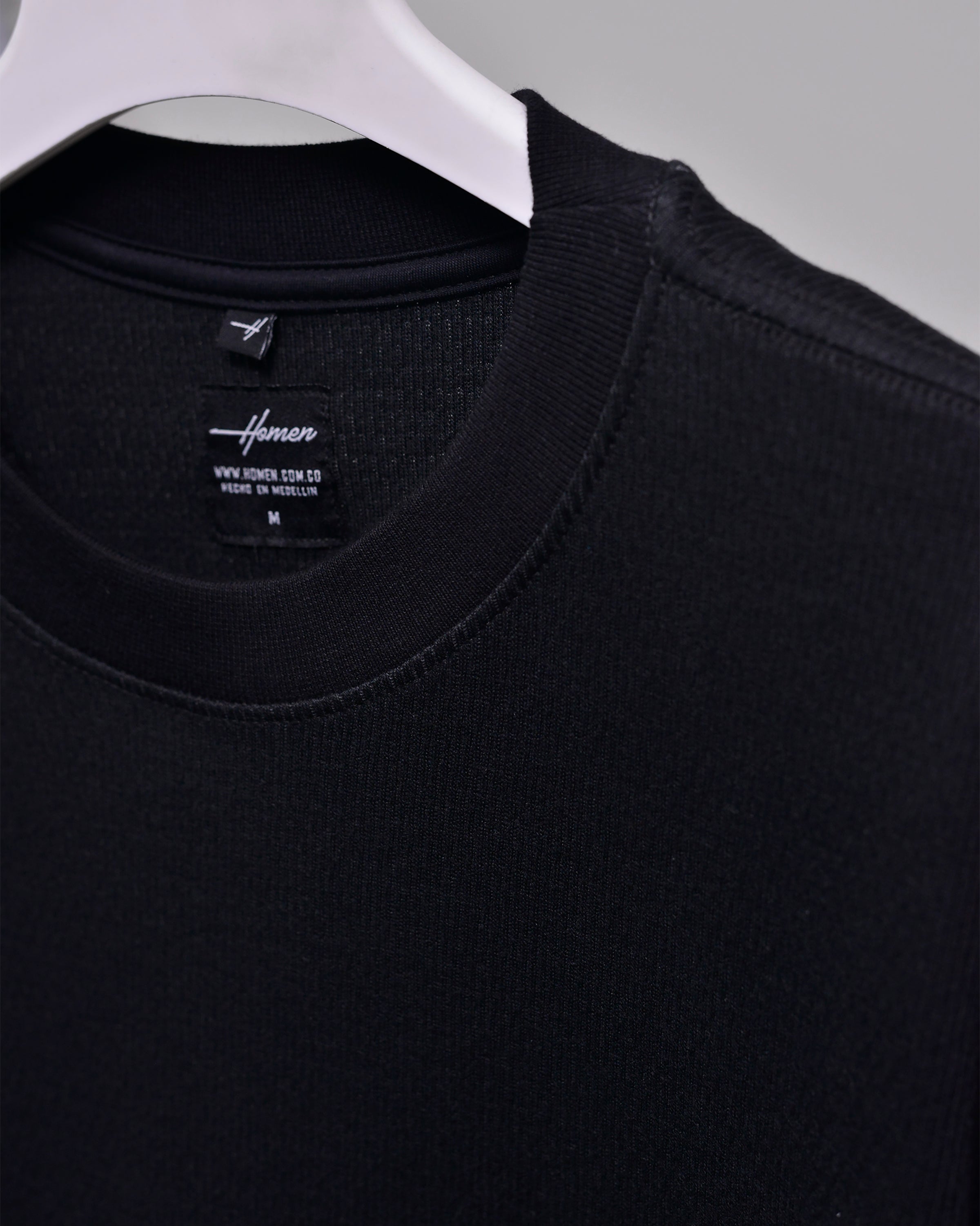 CAMISETA REGULAR FIT TEXTURIZADA NEGRO