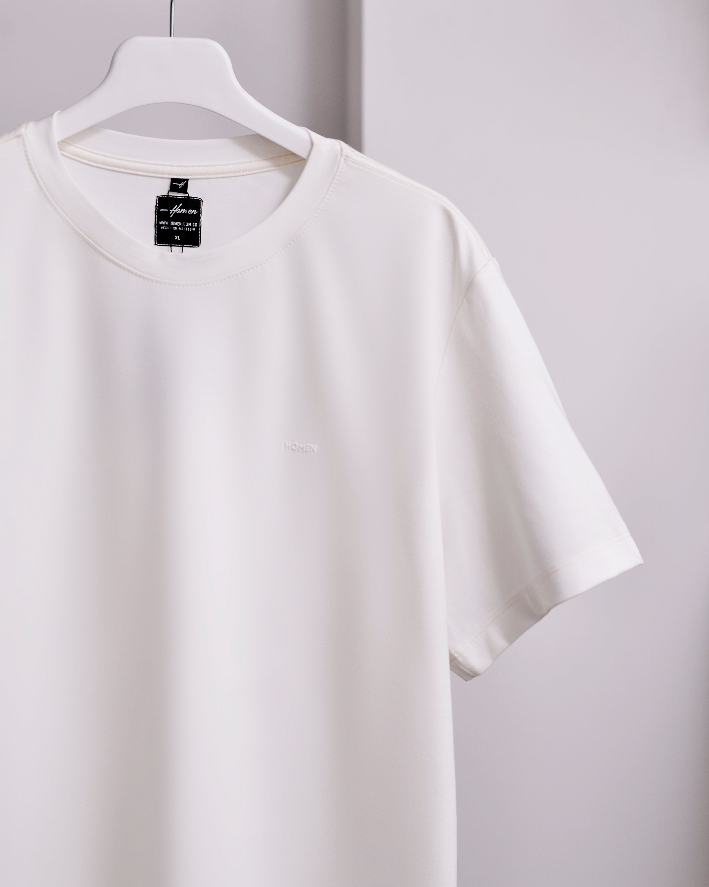 CAMISETA REGULAR FIT BLANCO HUESO